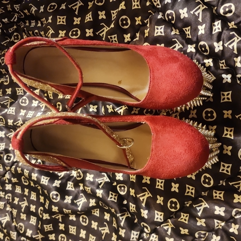 Shoes - Picture 2 of 4